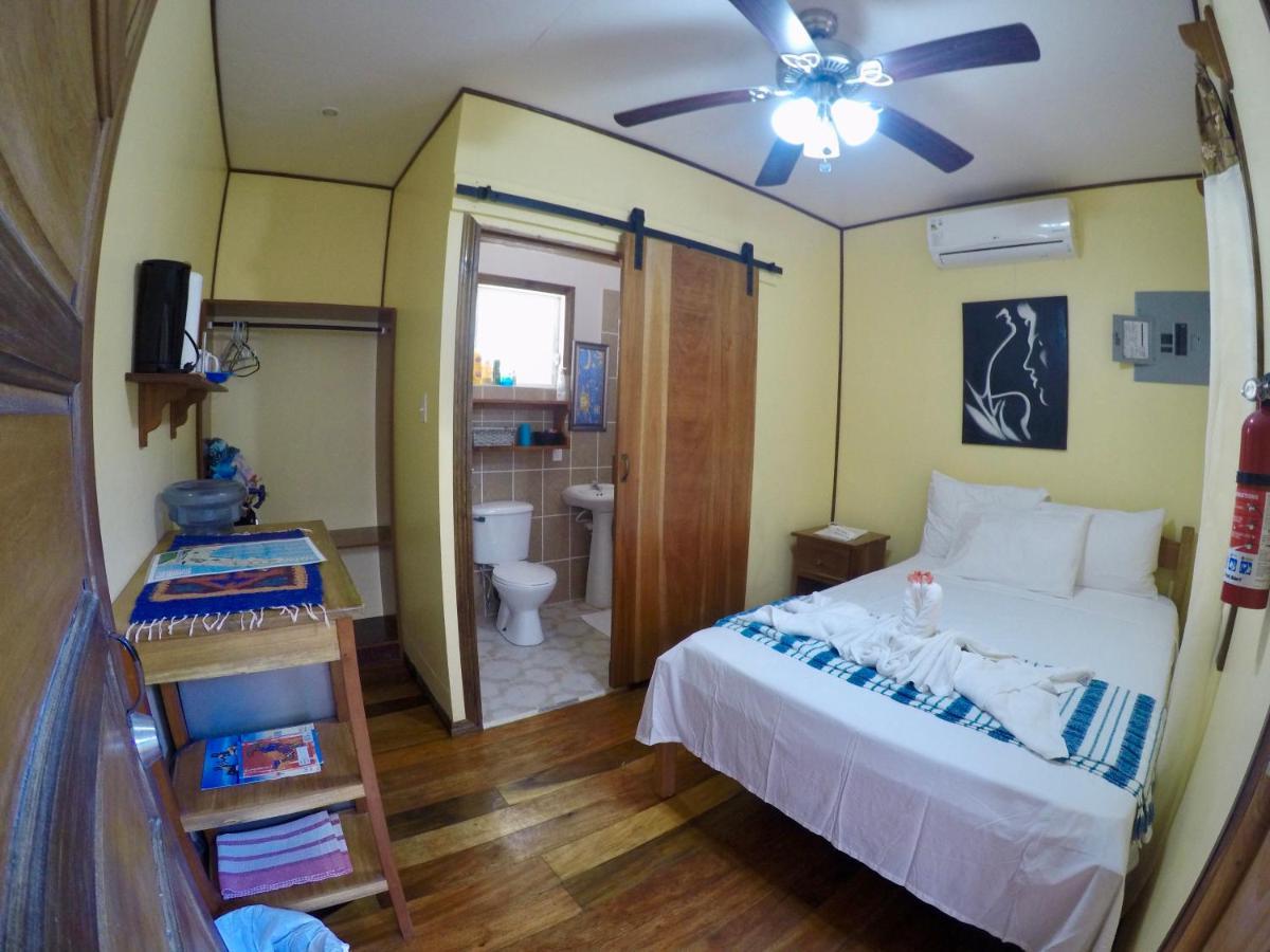 Chila'S Accommodations 키코커 외부 사진