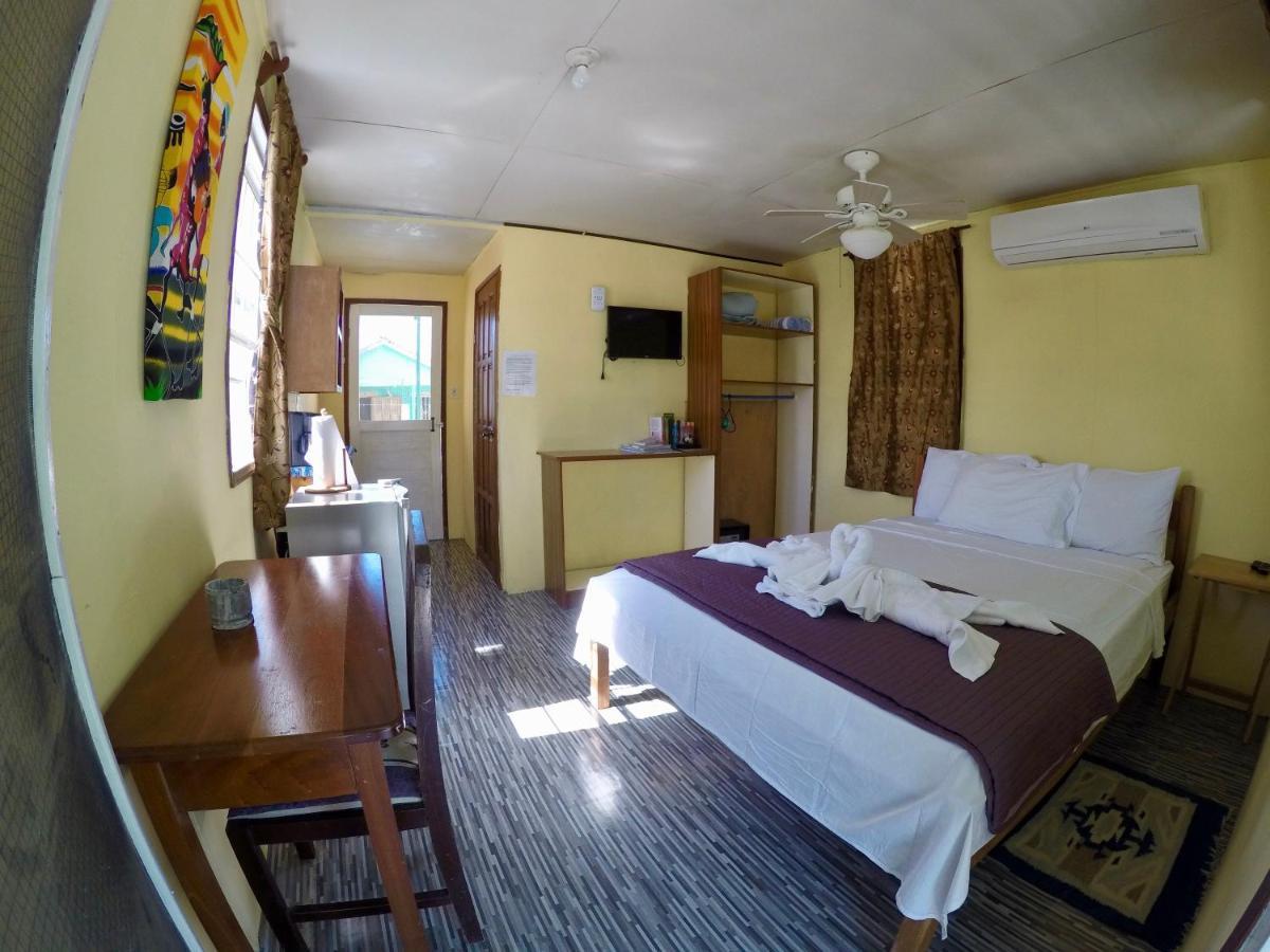 Chila'S Accommodations 키코커 외부 사진